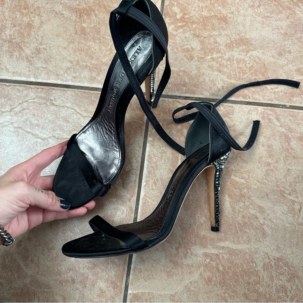 Alexander McQueen Sz 7.5 38 Elegant Black Stiletto Heels